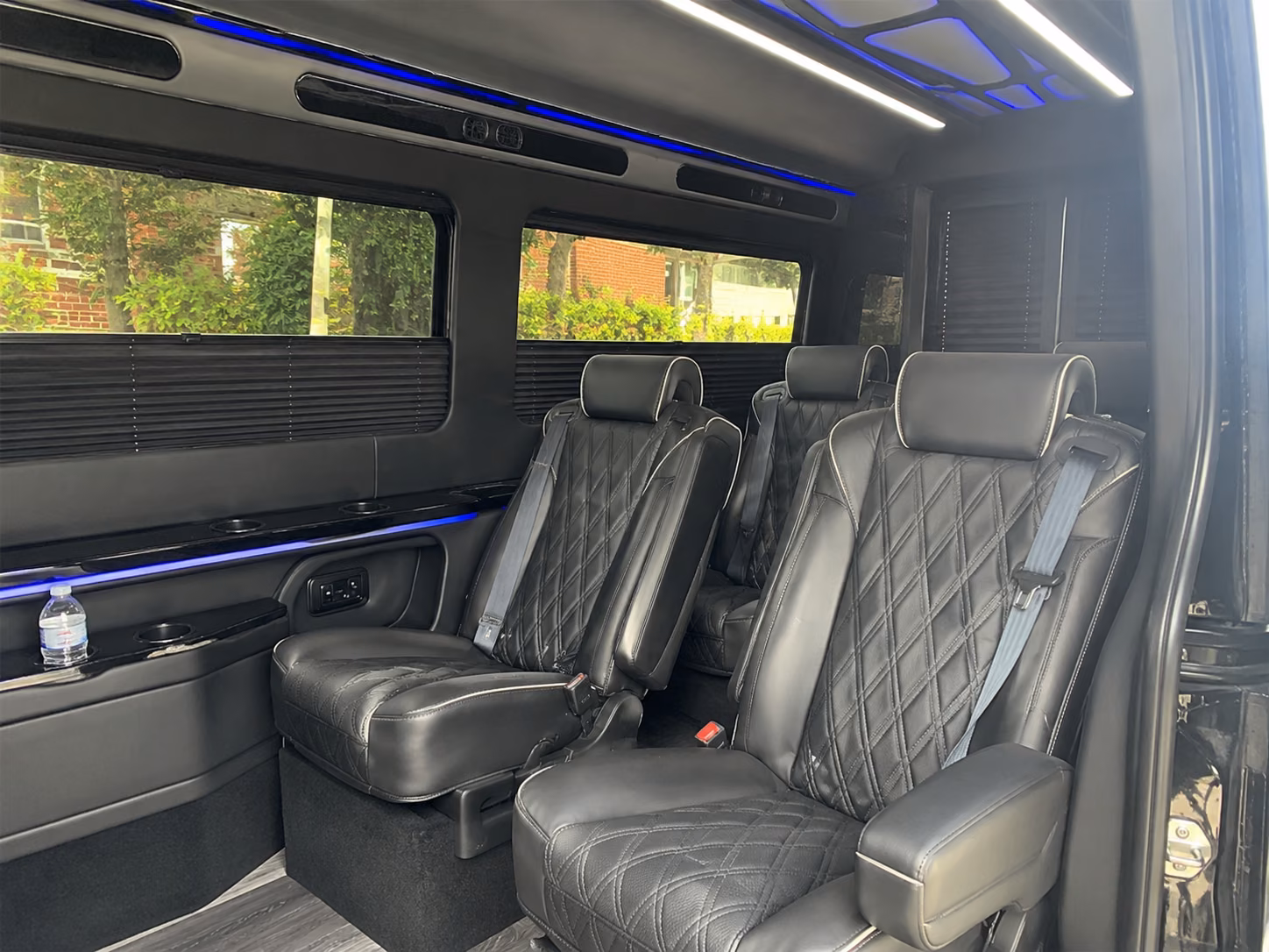 book the perfect ride for your next airport transfer 1
